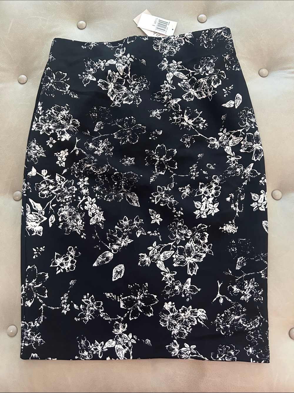 Philosophy Black and White Floral Pencil Skirt
